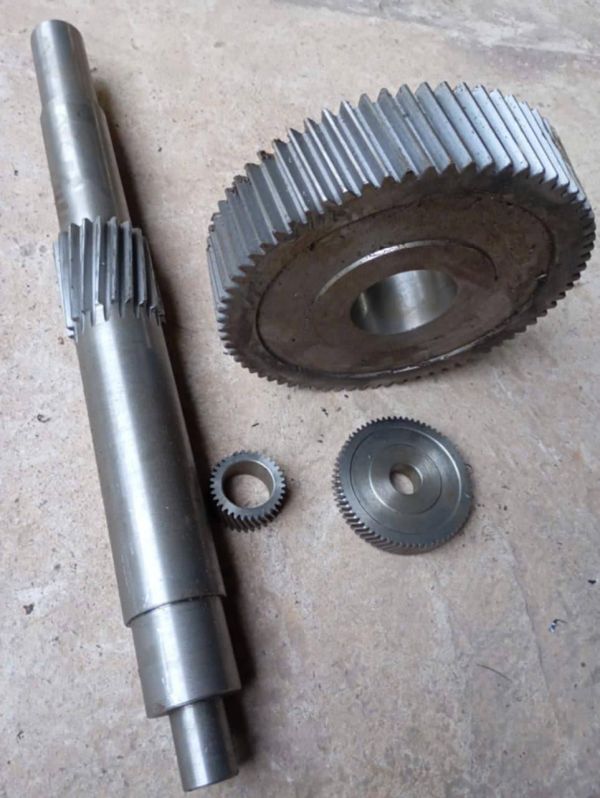 trục và bánh răng trụ (spur gears)