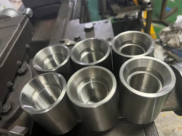 tiết tiện CNC có ren trong